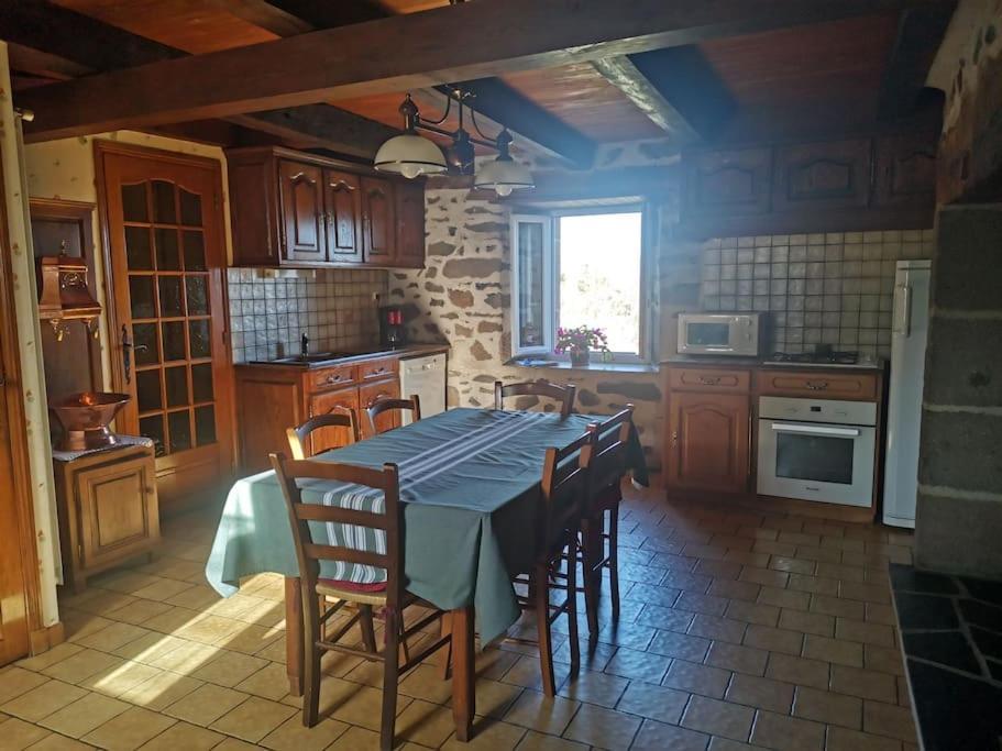 Maison Chez La Malie Le Monteil  Bagian luar foto