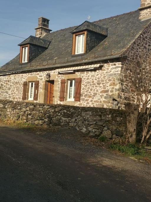 Maison Chez La Malie Le Monteil  Bagian luar foto