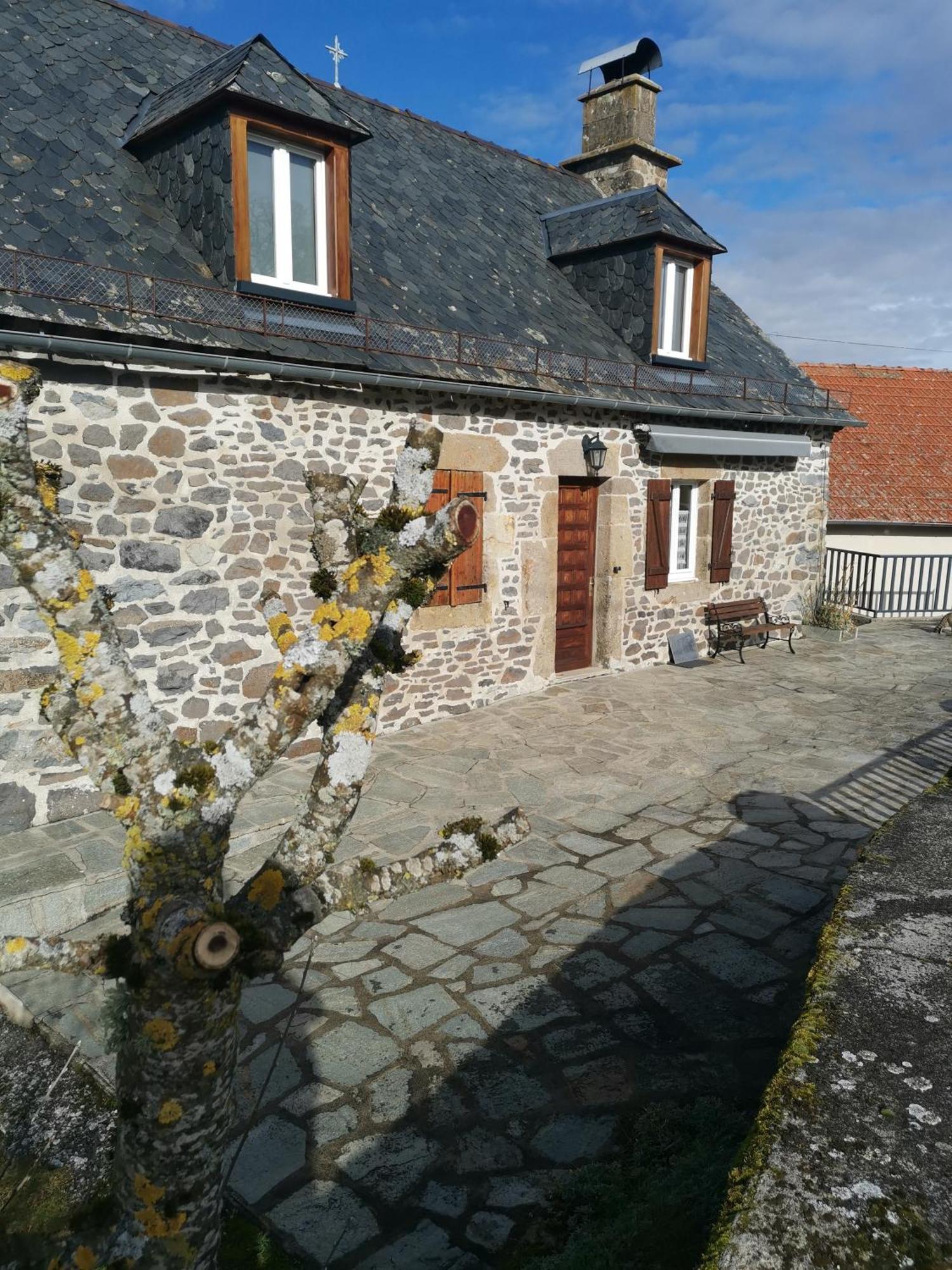 Maison Chez La Malie Le Monteil  Bagian luar foto